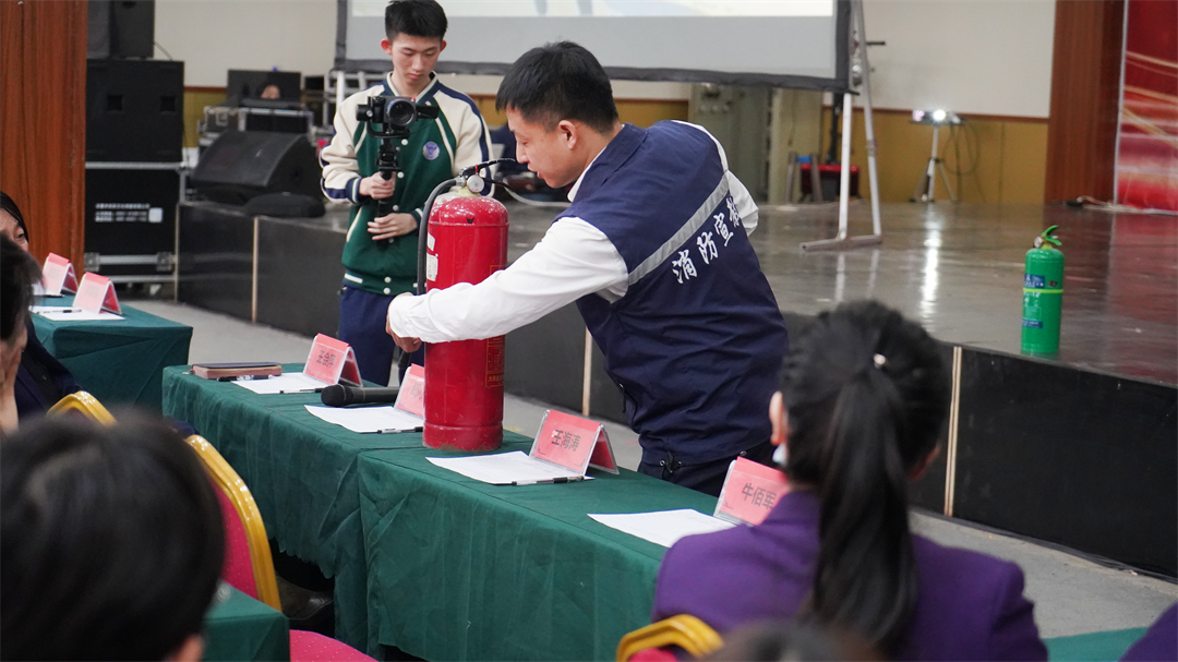 筑安全意识，建平安校园┃东北科技开展消防安全讲座活动